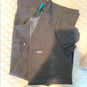 Figs Graphite scrub set